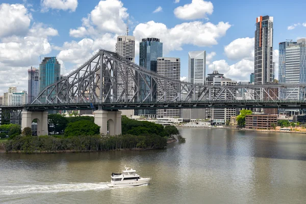 El puente de la historia a través del río Brisbane — Foto de Stock