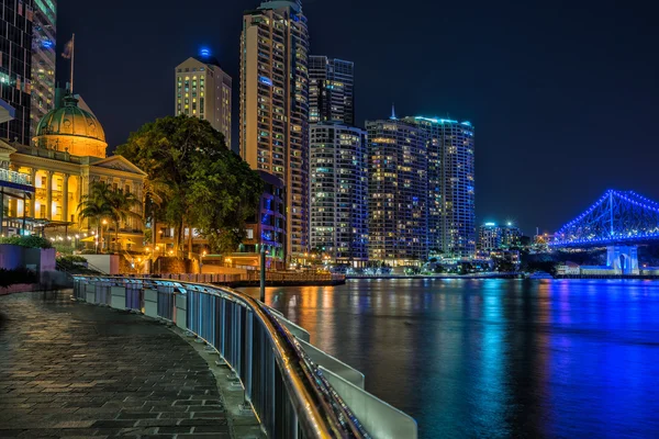 Ser över Yarra River till Melbourne — Stockfoto