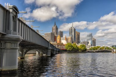 Melbourne'e Yarra Nehri seyir
