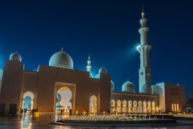 Şeyh Zayed, Abu Dabi 'deki Büyük Cami.