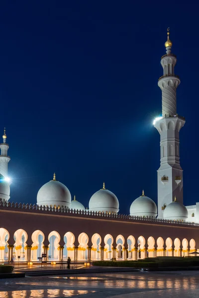 Große Scheich-Zayed-Moschee in Abu Dhabi — Stockfoto