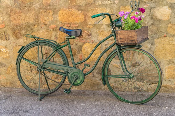 Stary rower w wiosce Tusan — Zdjęcie stockowe