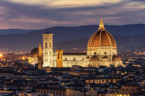 Michelangelos Duomo al atardecer desde el río Aron en Florencia Fotos de stock