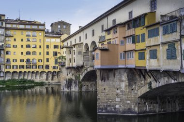 Ponte Vecchio Floransa'da Arno Nehri üzerinde