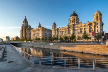 Liverpools sahildeki üç Graces