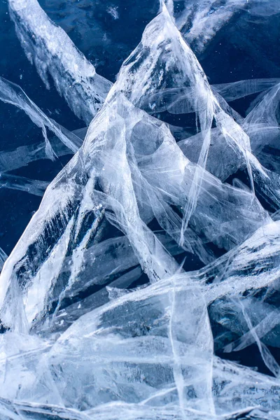 Fényes Fehér Repedések Vastag Kék Jégen Átlátszó Jég Tóból Függőleges — Stock Fotó