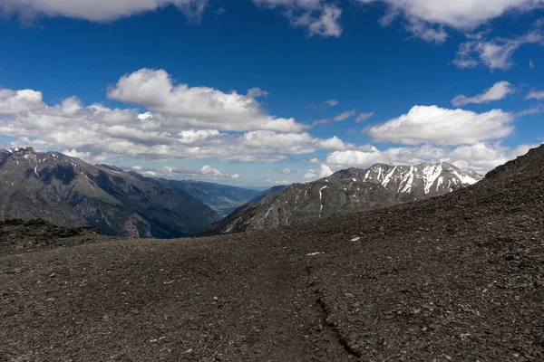 Grote Natuur Berglandschappen Fantastisch Perspectief Van Kaukasische Sneeuw Inactieve Vulkaan — Stockfoto