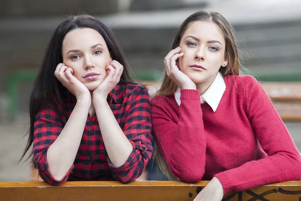 Two friends bored to death — Stock Photo, Image