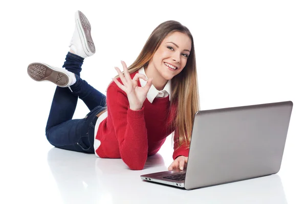 Menina no laptop — Fotografia de Stock