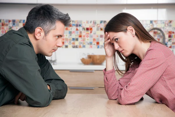 Young couple having relationship difficulties — Stock Photo, Image