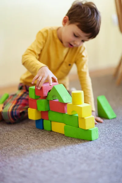 Playing with blocks — Stock Photo, Image