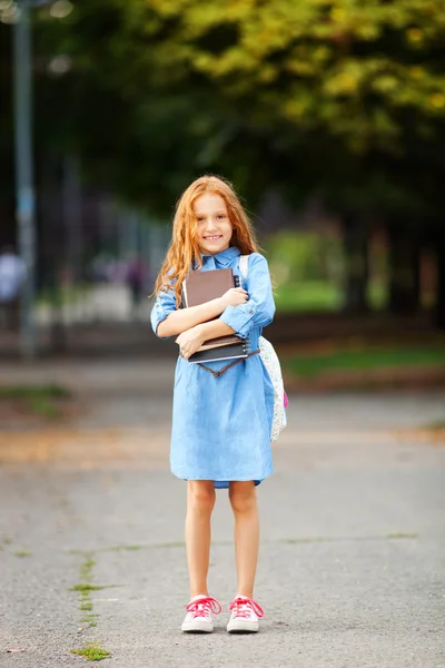 Listo para el primer día de escuela —  Fotos de Stock