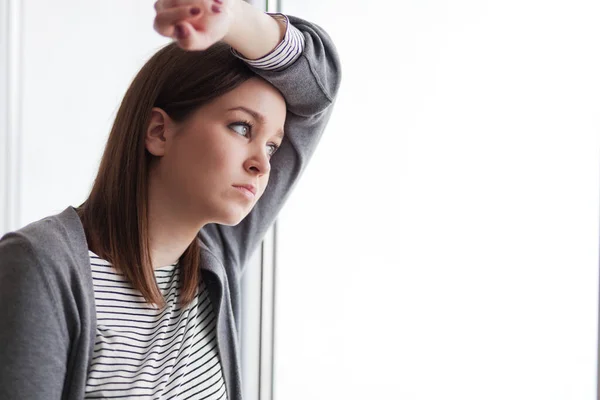 Mujer Joven Triste Mirando Pie Junto Ventana Sobre Fondo Blanco — Foto de Stock