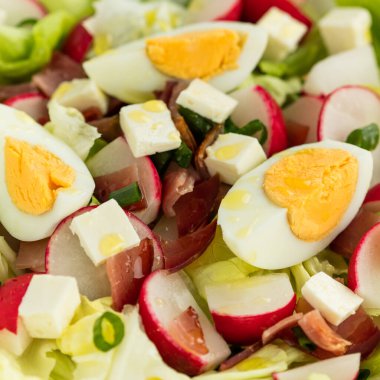 Sebze karışımı salatanın görüntüsünü kapat, alanın derinliği