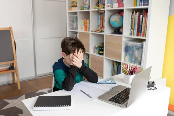 4Th Grader Having Problem Doing Homework — Stock Photo, Image