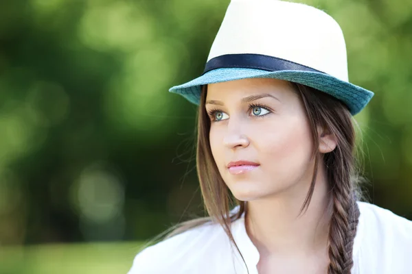 Mulher bonita jovem — Fotografia de Stock