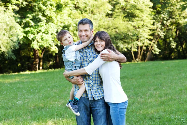 Lycklig familj — Stockfoto