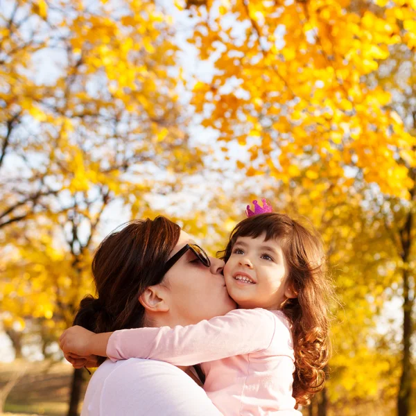 Amor de familia otoñal — Foto de Stock