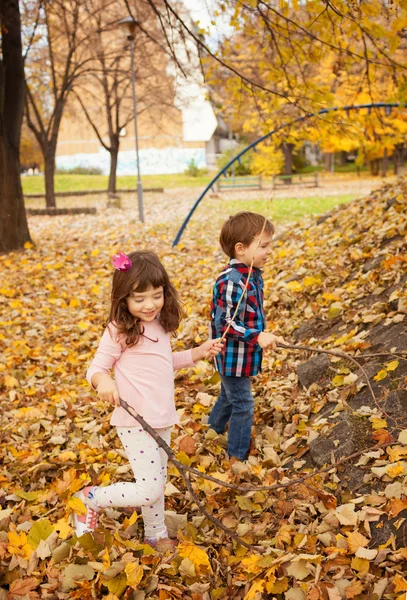 Podzimní zábavy v parku — Stock fotografie