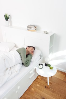 Sabah erteleme yatakta