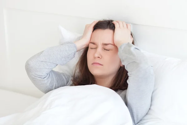 Enfermo en la cama — Foto de Stock