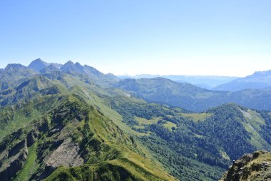 Kuzey Kafkasya 'nın dağlarında gezinti. Aibga sırtı