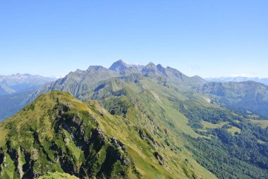 Kuzey Kafkasya 'nın dağlarında gezinti. Aibga sırtı