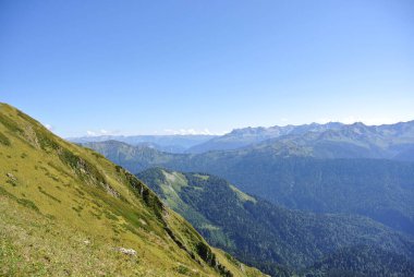 Kuzey Kafkasya 'nın dağlarında gezinti. Aibga sırtı