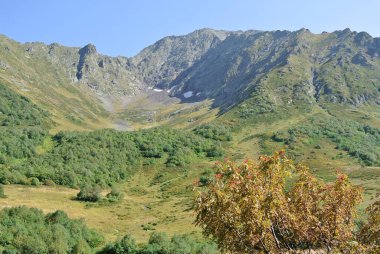 Kuzey Kafkasya 'nın dağlarında gezinti. Aibga sırtı