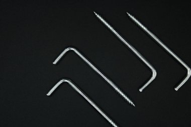 Çivi ya da çivi, bir nesneyi duvara ya da benzeri bir nesneyi tutmak için kullanılan bir parçadır..