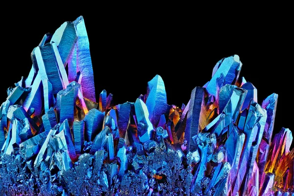 Quartz Rainbow Titan aura crystal kluster på svart bakgrund — Stockfoto