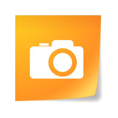 사진 카메라와 함께 주황색 스티커 메모bir fotoğraf makinesi ile turuncu yapışkan not
