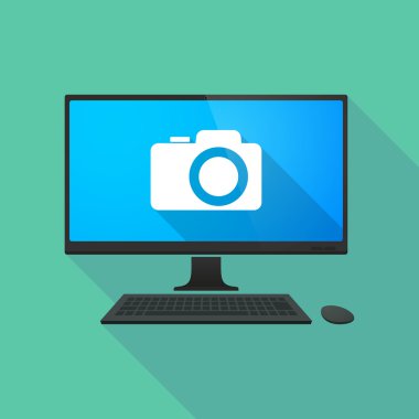 Bir fotoğraf makinesi ile kişisel bilgisayar