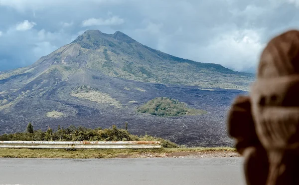 贡贡巴图尔火山是热带巴厘岛的活火山 这座火山的高度是1717米 — 图库照片