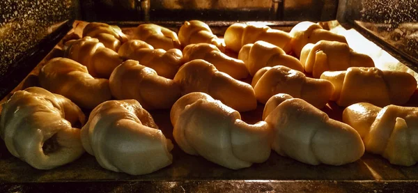 Pastelaria Caseira Croissants Processo Cozimento Croissants Forno — Fotografia de Stock