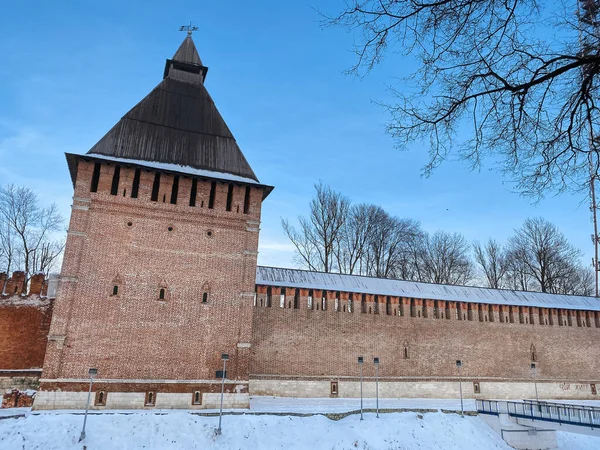 ロシアのスモレンスクの歴史的な街の中心部 スモレンスクのクレムリンの古い城の壁 — ストック写真