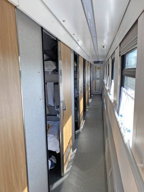 Tren kompartımanı yolcuları kabul etmeye hazır.. 
