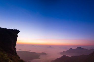 Sunrise olay yerinde Phu chi fa Chiangrai, Tayland.