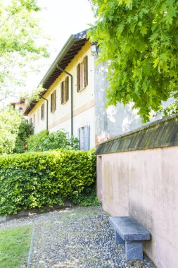 Eski bir mahkemede tezgah