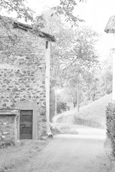 Stara stodoła w okolicy — Zdjęcie stockowe