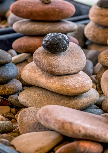 Různé Kameny Jsou Navršeny Tak Aby Vytvářely Zen Emoce Této — Stock fotografie