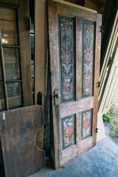 Beautiful Decorative Door Old Salvage Yard Vintage Home Repair Items — Stock Photo, Image