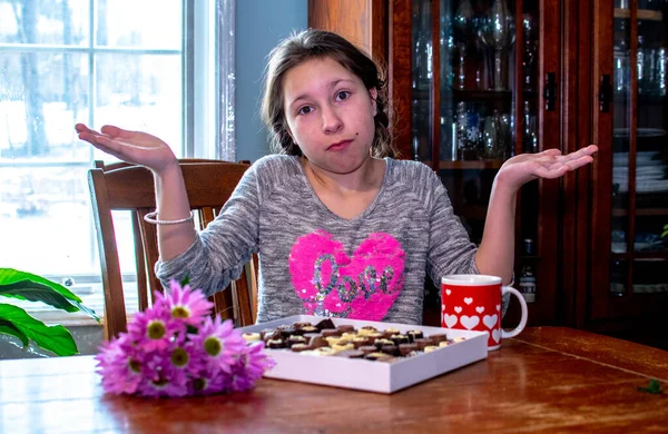 Young Girl Docent Know What Chocolate Choose Fancy Box Candy — Stock Photo, Image