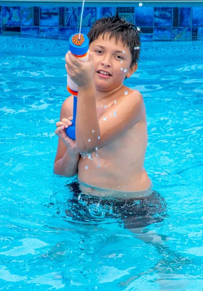 Young Boy Colorful Water Gun Sprays His Brother Splashes Pool — Stock Photo, Image