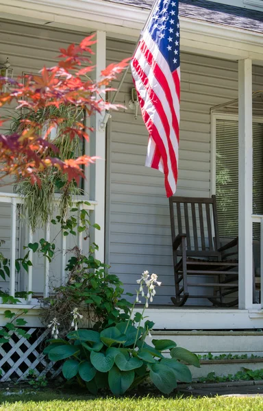 Accogliente portico anteriore in America — Foto Stock