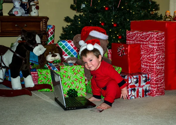 Buon piccolo Babbo Natale shopping online — Foto Stock