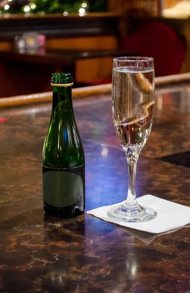 香槟和玻璃分裂 — 图库照片