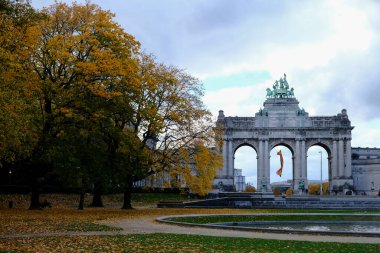 Fotoğraf, 26 Ekim 2020 'de Brüksel, Belçika' daki Cinquantenaire parkındaki sonbahar manzarasını gösteriyor.