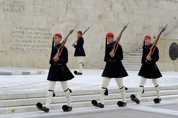 Guardia Presidencial Griega Monumento Del Soldado Desconocido Frente Edificio Del —  Fotos de Stock