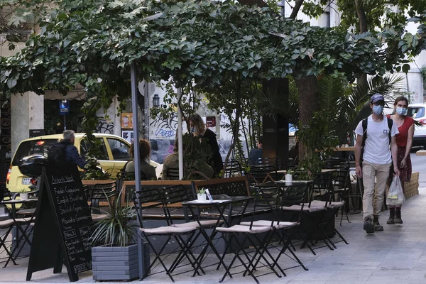 Tomma Stolar Och Bord Restaurang Ses Centrala Aten Vid Midnatt — Stockfoto